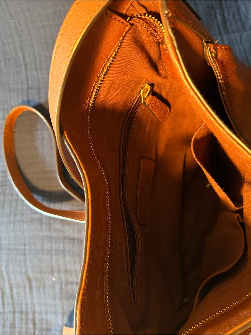 FRYE - Leather Crossbody Bag Purse in Cognac Brown - Picture 6 of 7